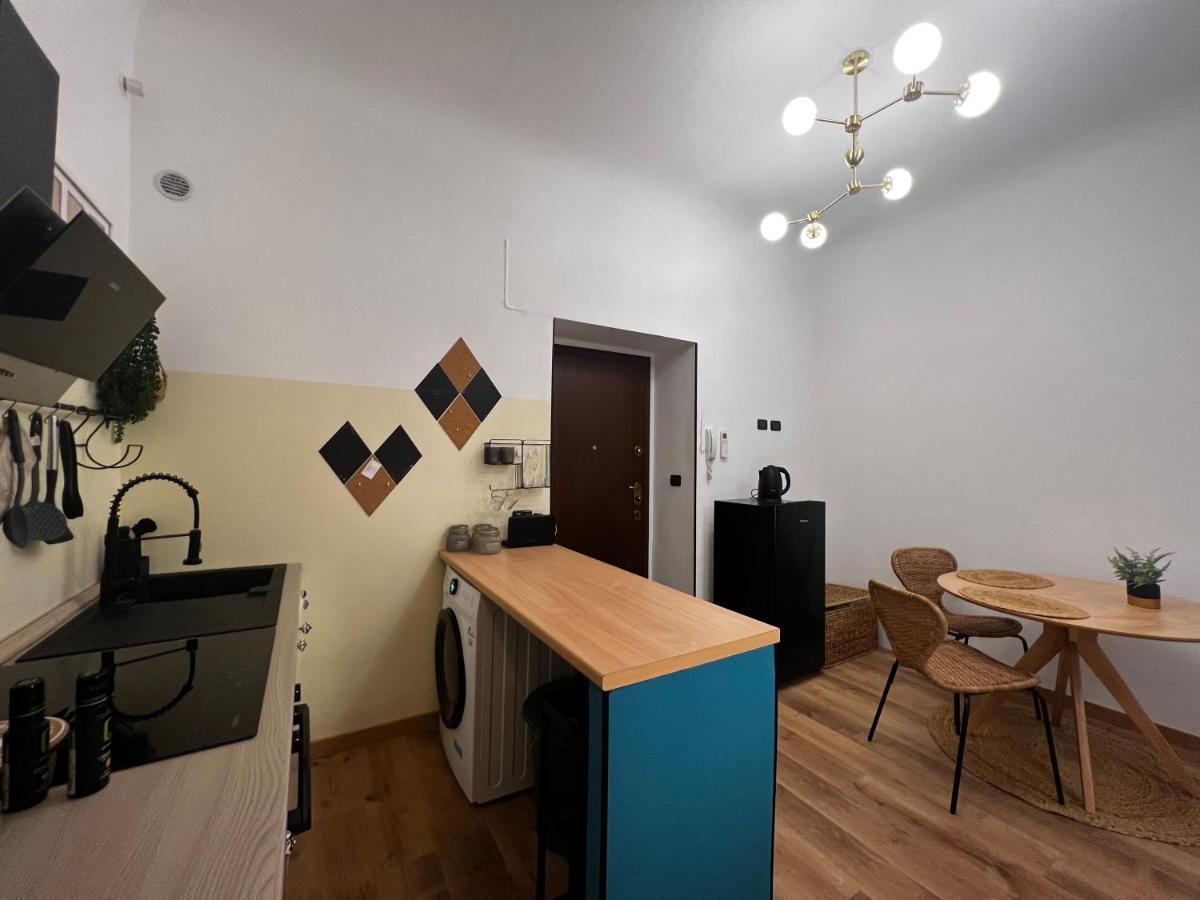 Regina Milano Ai Navigli - Sky Tv, Wifi And Breakfast Box Apartamento Exterior foto