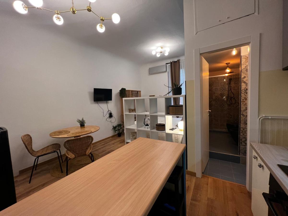 Regina Milano Ai Navigli - Sky Tv, Wifi And Breakfast Box Apartamento Exterior foto