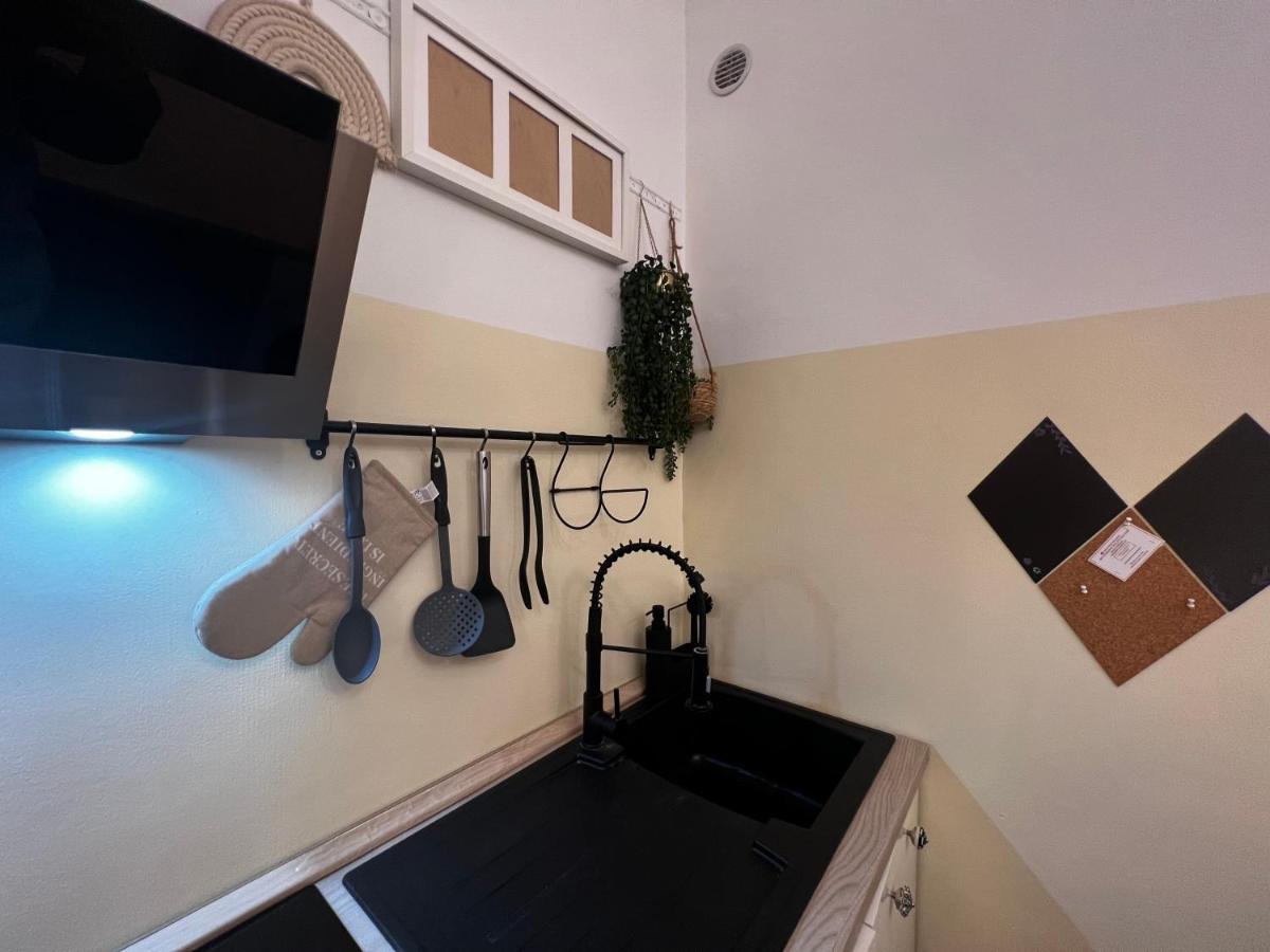 Regina Milano Ai Navigli - Sky Tv, Wifi And Breakfast Box Apartamento Exterior foto