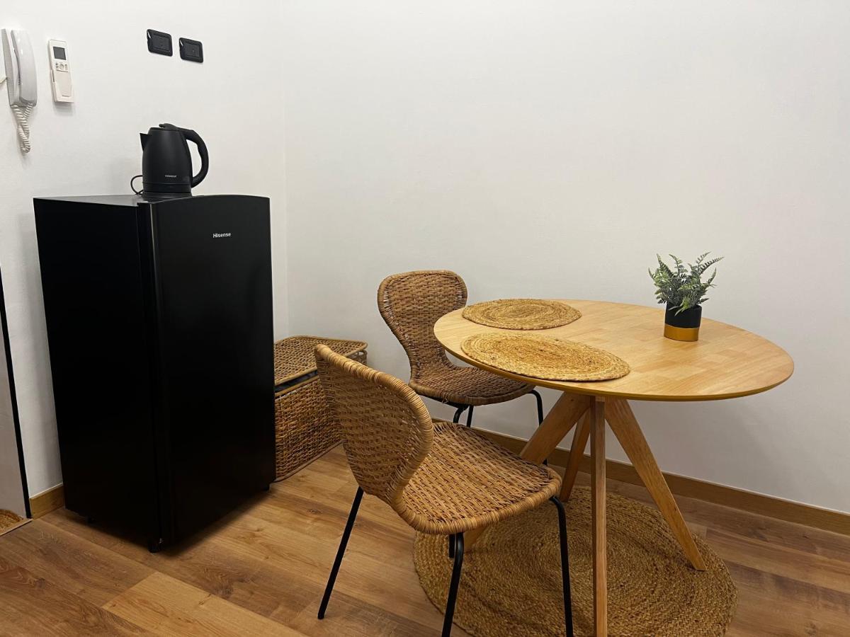 Regina Milano Ai Navigli - Sky Tv, Wifi And Breakfast Box Apartamento Exterior foto