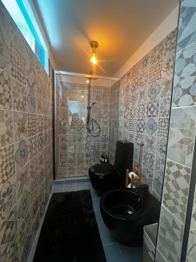 Regina Milano Ai Navigli - Sky Tv, Wifi And Breakfast Box Apartamento Exterior foto