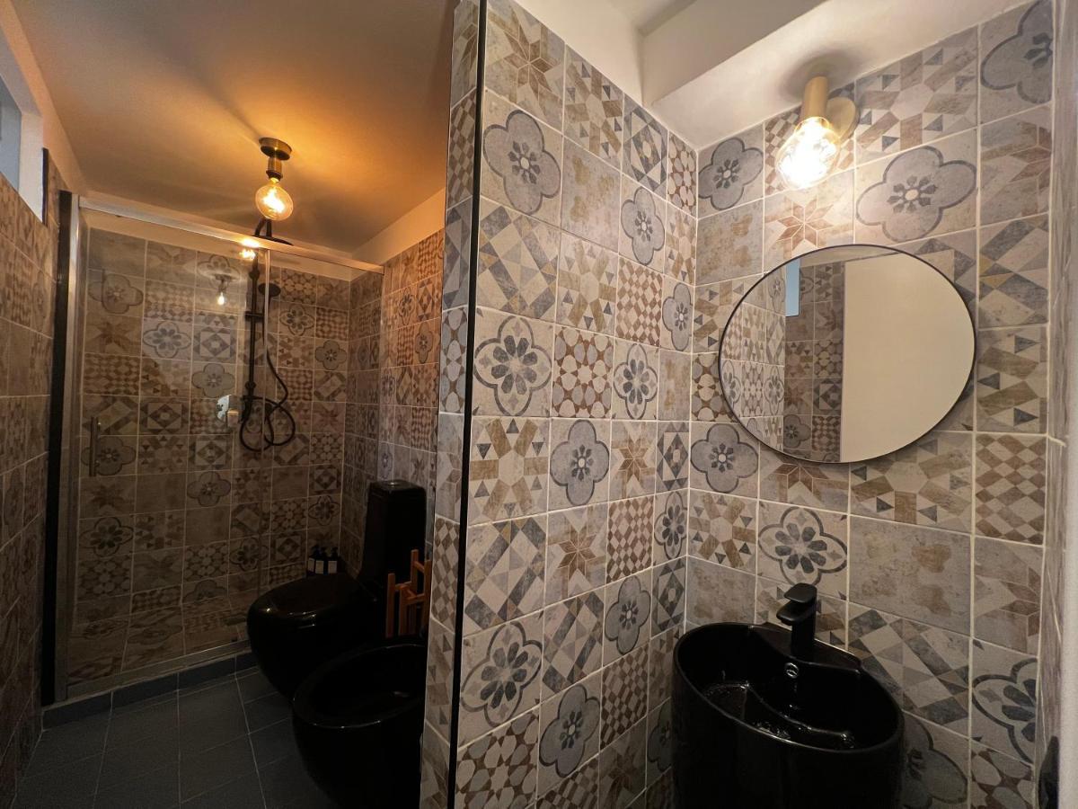 Regina Milano Ai Navigli - Sky Tv, Wifi And Breakfast Box Apartamento Exterior foto